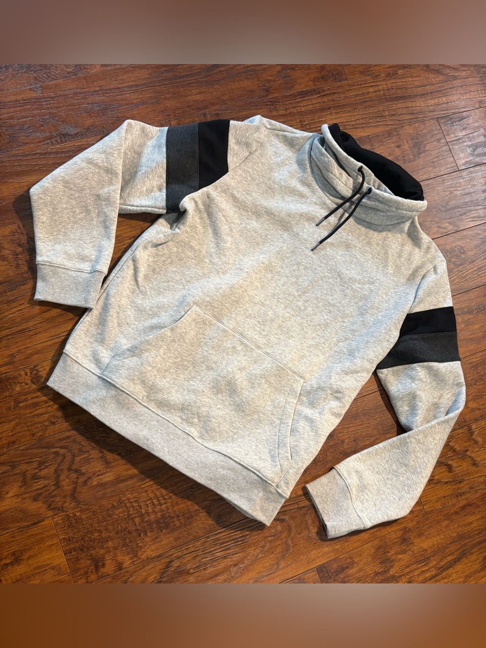 NWT H&M men’s size M hoodie